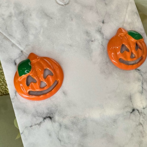 🎃Super cute Pumpkin Stud Earrings. Orange & Green Enamel post back studs. - Picture 6 of 7